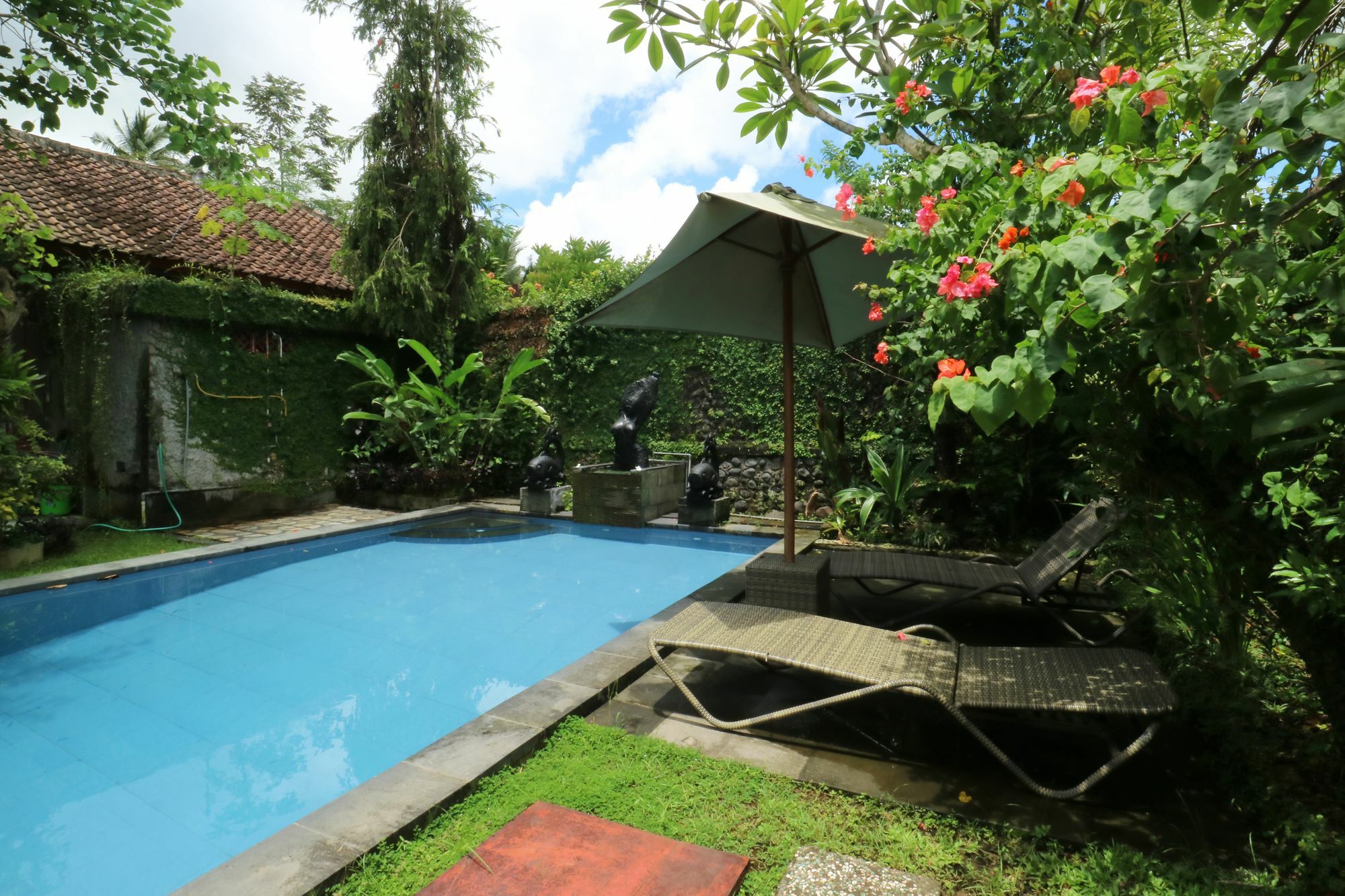Ubud Kartini Hostel エクステリア 写真