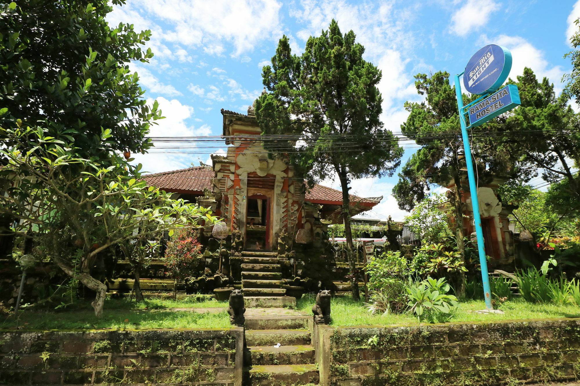 Ubud Kartini Hostel エクステリア 写真