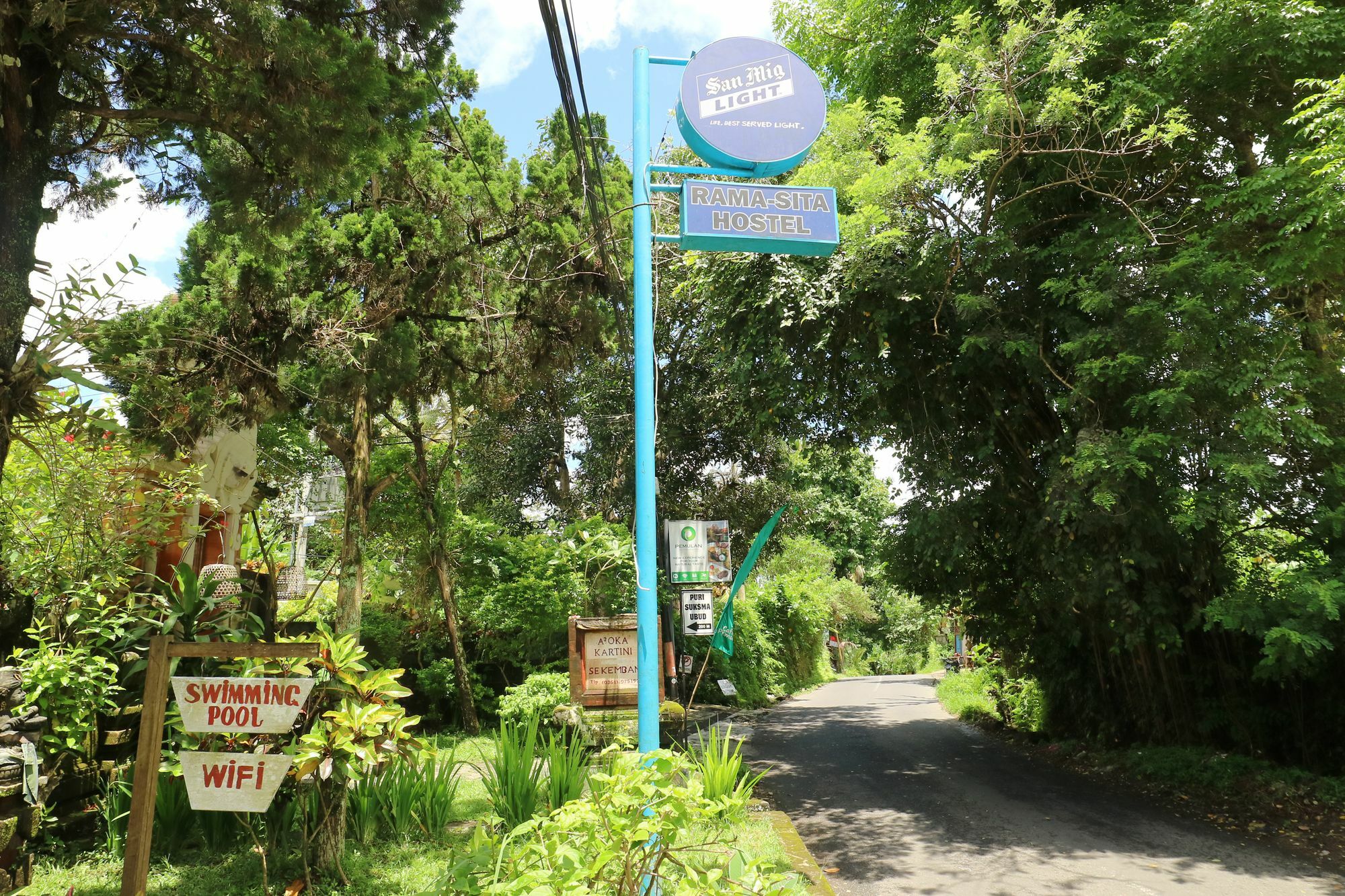 Ubud Kartini Hostel エクステリア 写真
